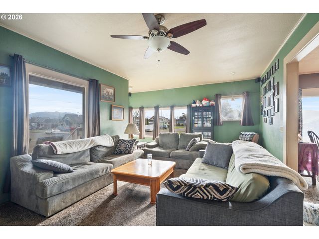 116 CEDAR Ave, Tillamook, OR 97141