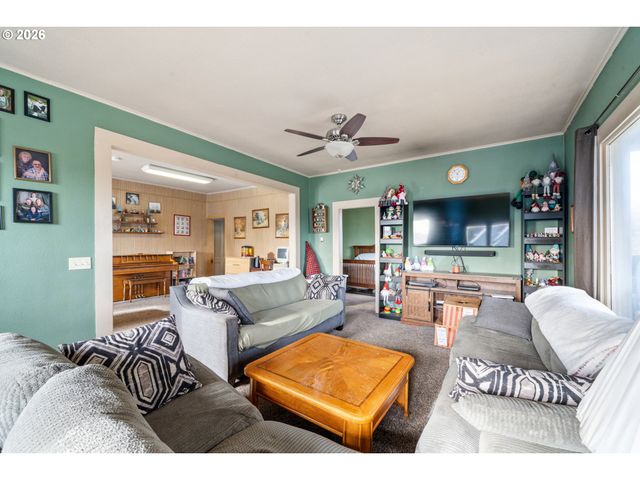 116 CEDAR Ave, Tillamook, OR 97141