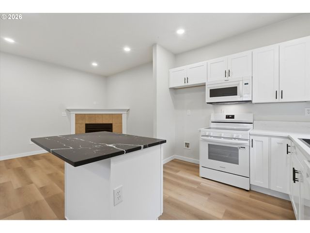 17413 Sw ROSE PETAL Ln, Beaverton, OR 97003