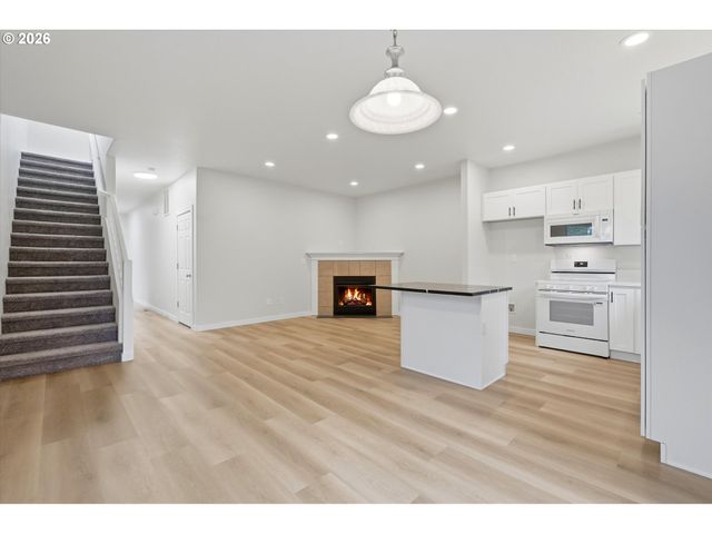 17413 Sw ROSE PETAL Ln, Beaverton, OR 97003