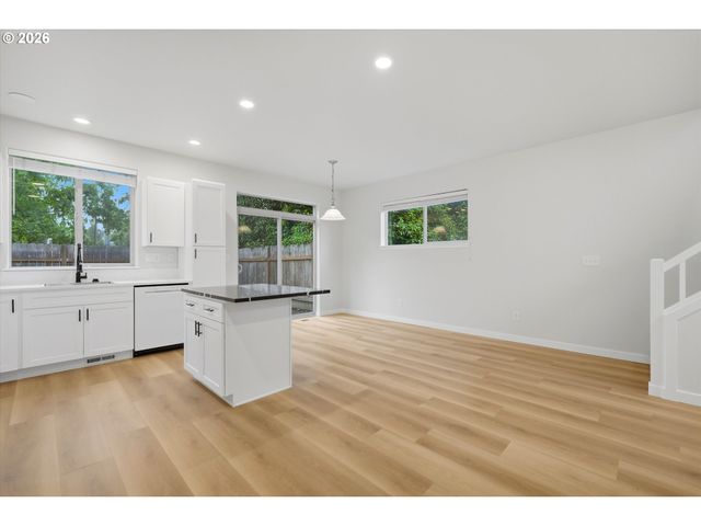 17413 Sw ROSE PETAL Ln, Beaverton, OR 97003