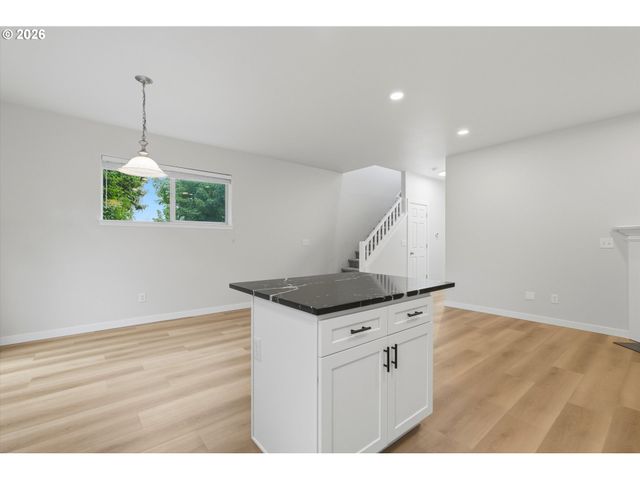 17413 Sw ROSE PETAL Ln, Beaverton, OR 97003