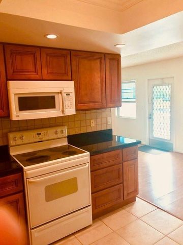 2069 Oakridge F 2069, Deerfield Beach, FL 33442