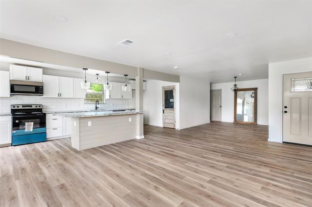 2403 Heather Street, Highlands, TX 77562