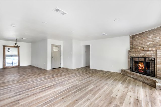 2403 Heather Street, Highlands, TX 77562