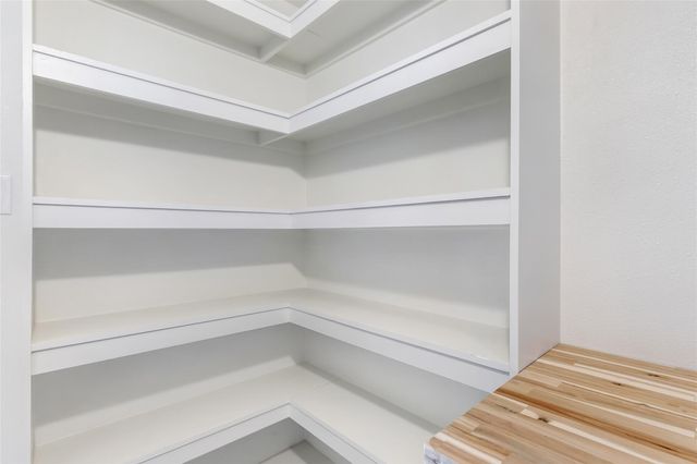 2403 Heather Street, Highlands, TX 77562