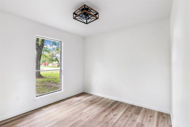 2403 Heather Street, Highlands, TX 77562