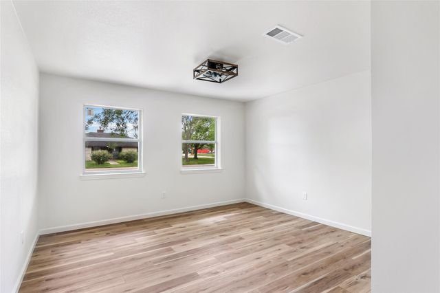 2403 Heather Street, Highlands, TX 77562