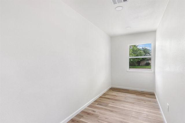 2403 Heather Street, Highlands, TX 77562