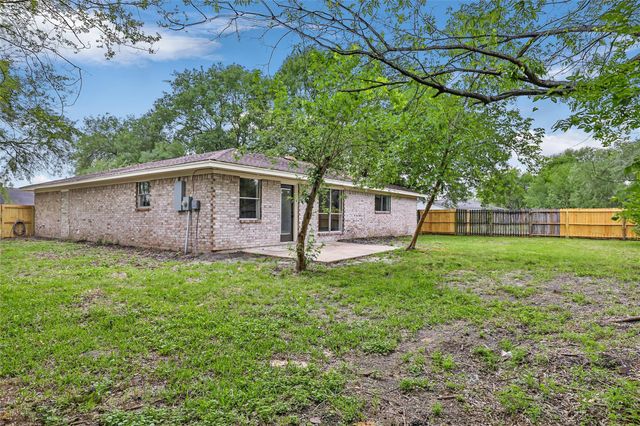 2403 Heather Street, Highlands, TX 77562