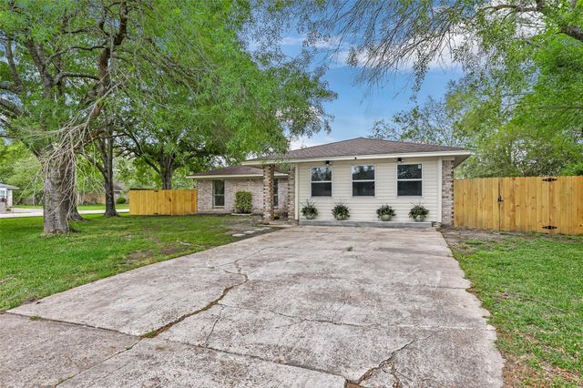 2403 Heather Street, Highlands, TX 77562