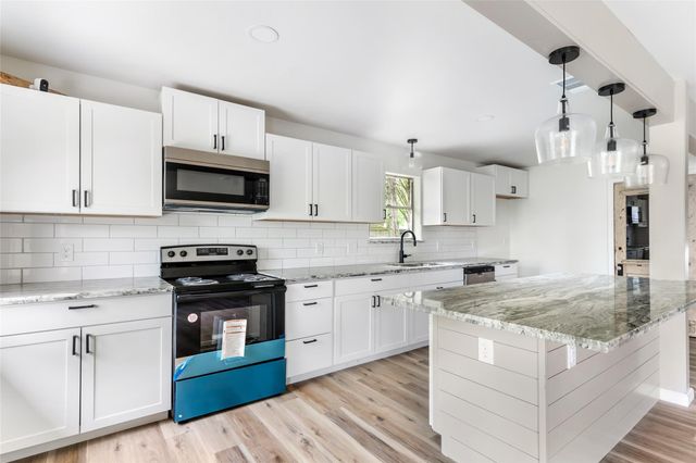 2403 Heather Street, Highlands, TX 77562