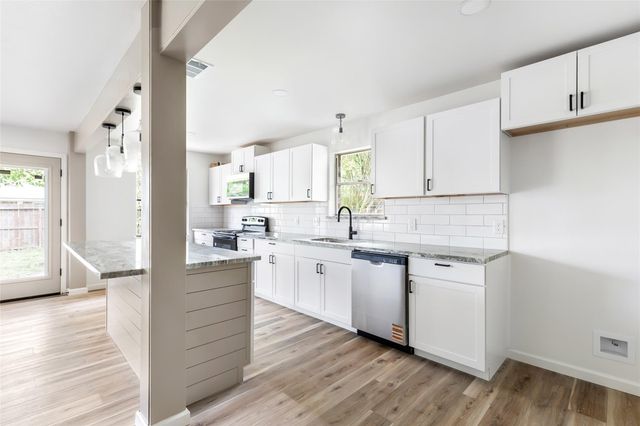 2403 Heather Street, Highlands, TX 77562