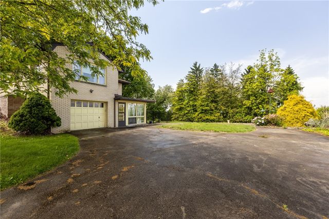 200 Marshall Dr, Mckeesport, PA 15132