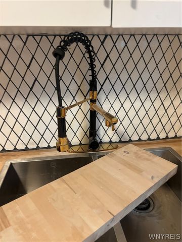 28 Lonsdale Road, Buffalo, NY 14208