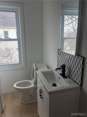 28 Lonsdale Road, Buffalo, NY 14208