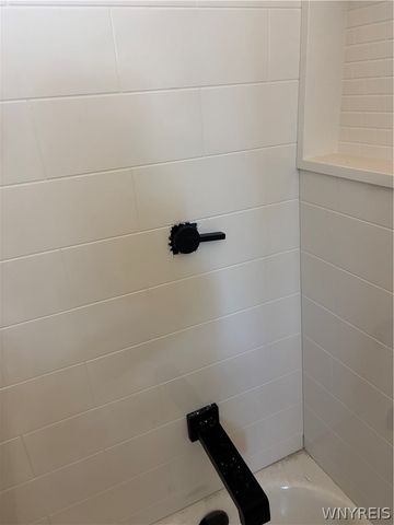 28 Lonsdale Road, Buffalo, NY 14208