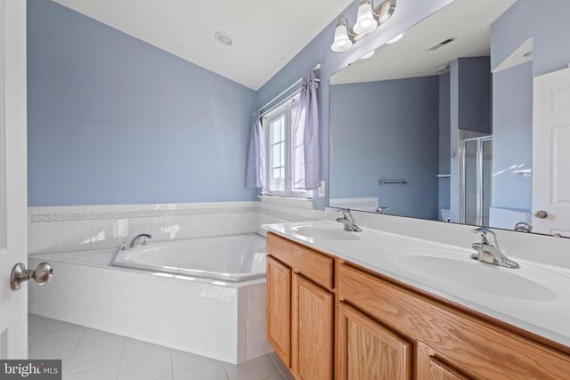 2460 FIVE FATHOM CIR, Woodbridge, VA 22191