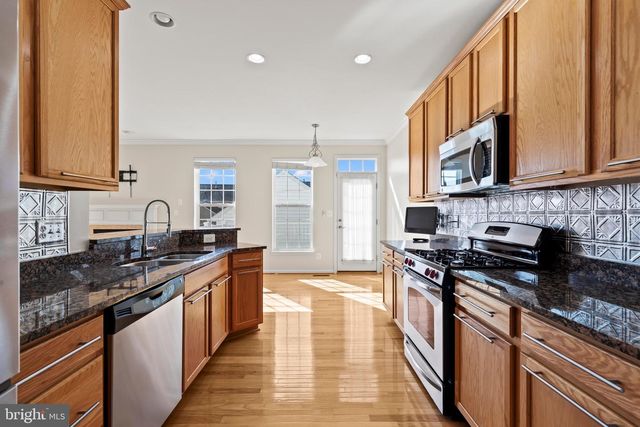 2460 FIVE FATHOM CIR, Woodbridge, VA 22191