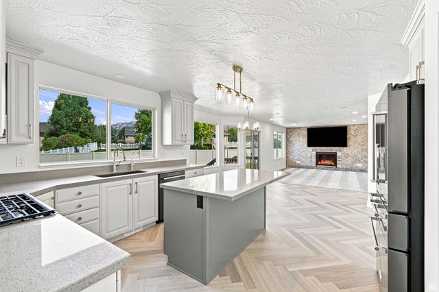 1427 N NARRA PL, Pleasant Grove, UT 84062