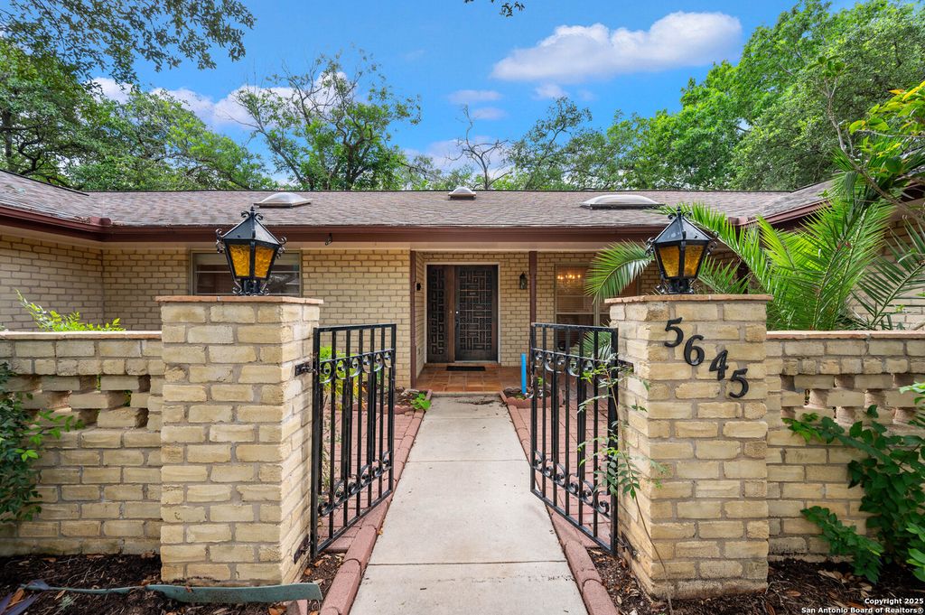 5645 Parkcrest, Windcrest, TX 78239