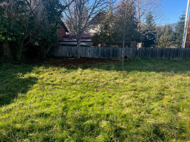 410 N 8th Street, Jacksonville, OR 97530