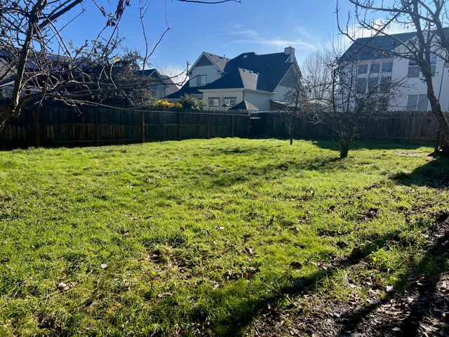 410 N 8th Street, Jacksonville, OR 97530