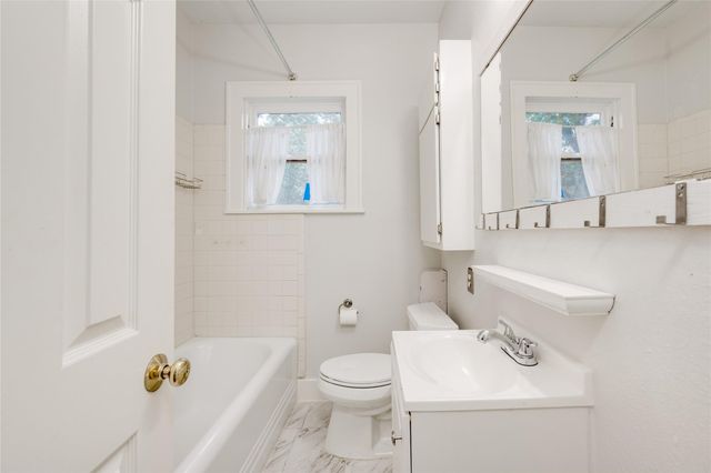 1623 Palma PLZ A, Austin, TX 78703