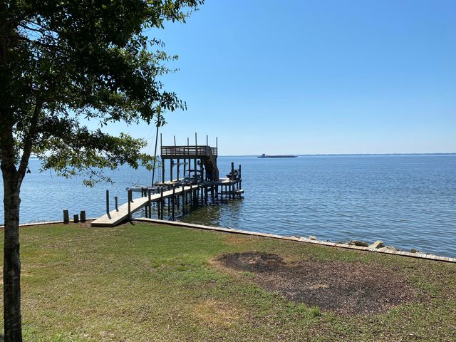 315 Red Barn Road, Freeport, FL 32439