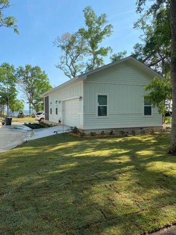 315 Red Barn Road, Freeport, FL 32439