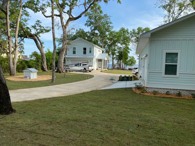 315 Red Barn Road, Freeport, FL 32439