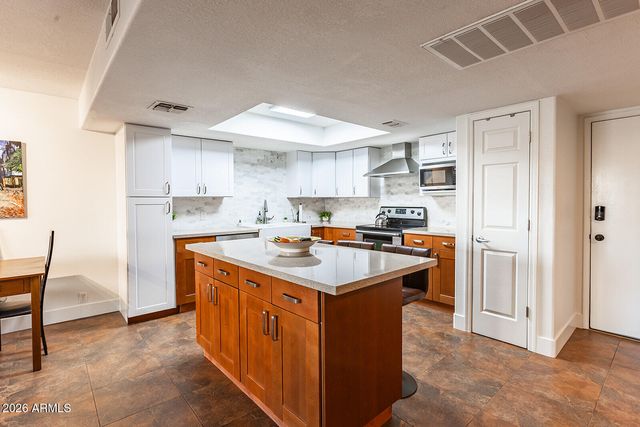 7830 E CAMELBACK Road 102, Scottsdale, AZ 85251