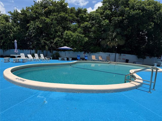 9440 Fontainebleau Blvd 212, Miami, FL 33172