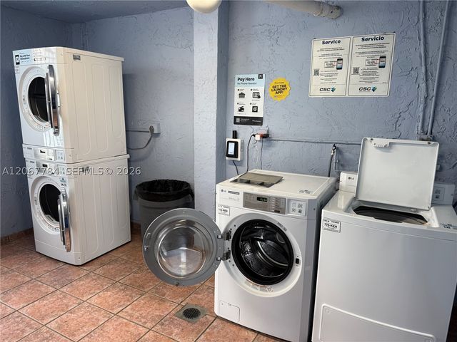 9440 Fontainebleau Blvd 212, Miami, FL 33172