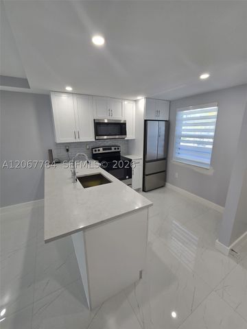 9440 Fontainebleau Blvd 212, Miami, FL 33172