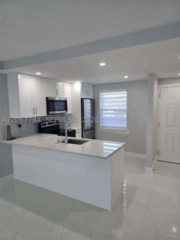 9440 Fontainebleau Blvd 212, Miami, FL 33172