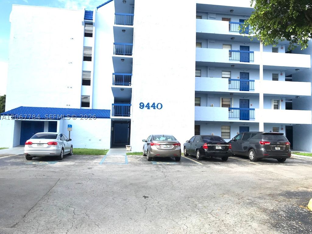 9440 Fontainebleau Blvd 212, Miami, FL 33172