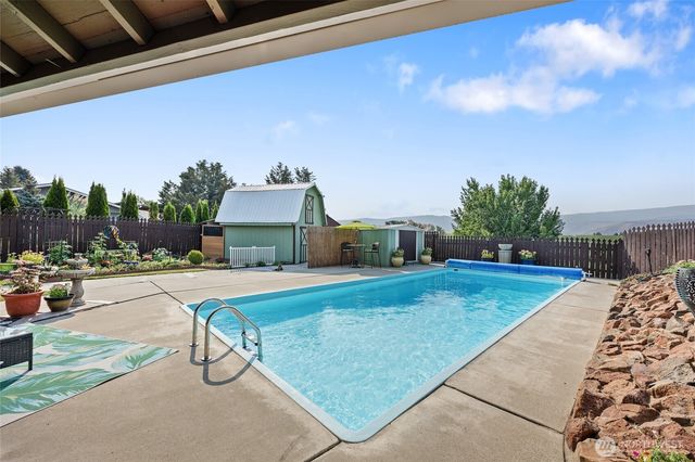2716 8th Street NE, East Wenatchee, WA 98802