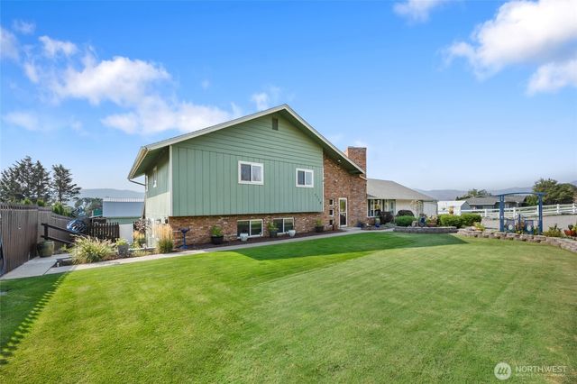 2716 8th Street NE, East Wenatchee, WA 98802