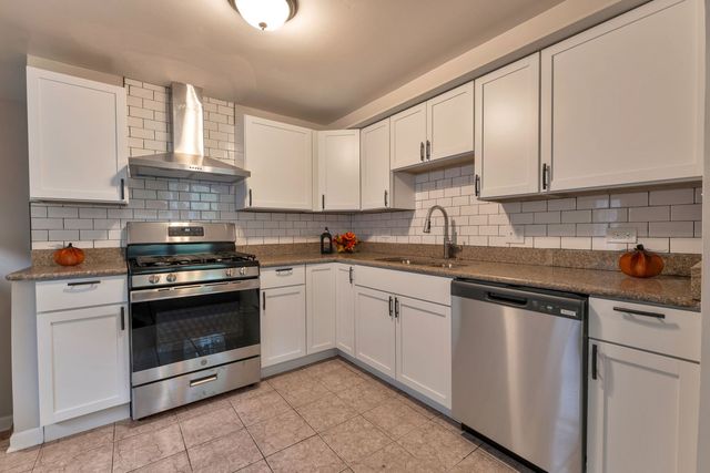 16928 Old Elm Drive, Country Club Hills, IL 60478