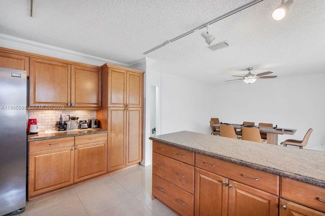 9602 NW 8th Cir, Plantation, FL 33324
