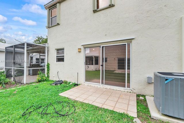 9602 NW 8th Cir, Plantation, FL 33324