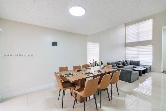 9602 NW 8th Cir, Plantation, FL 33324