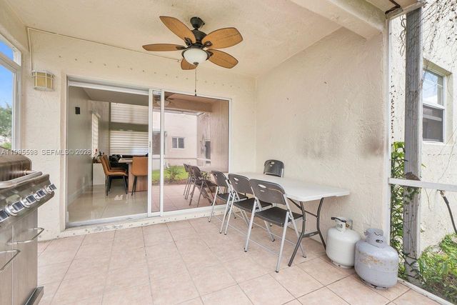 9602 NW 8th Cir, Plantation, FL 33324