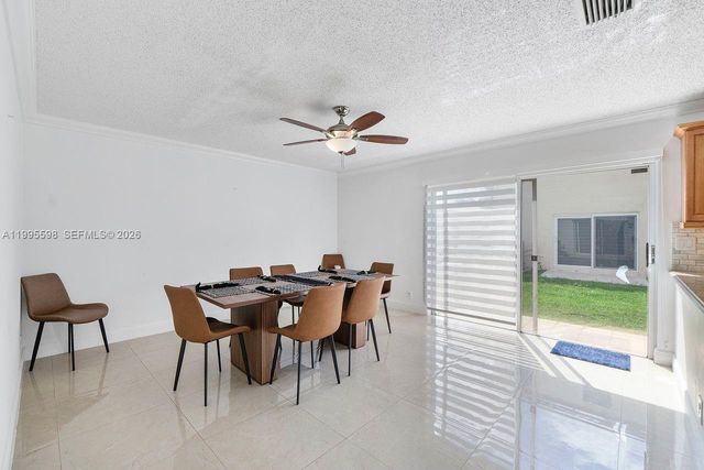 9602 NW 8th Cir, Plantation, FL 33324