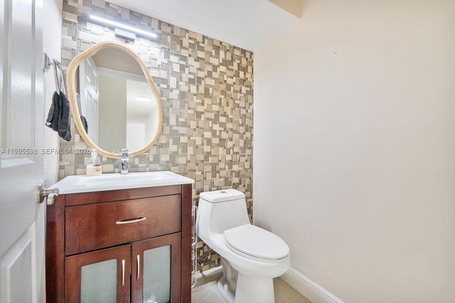 9602 NW 8th Cir, Plantation, FL 33324