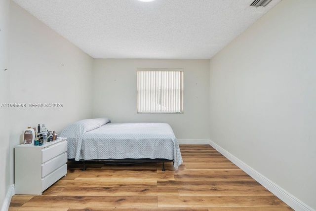 9602 NW 8th Cir, Plantation, FL 33324