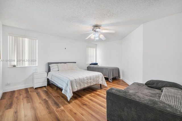 9602 NW 8th Cir, Plantation, FL 33324