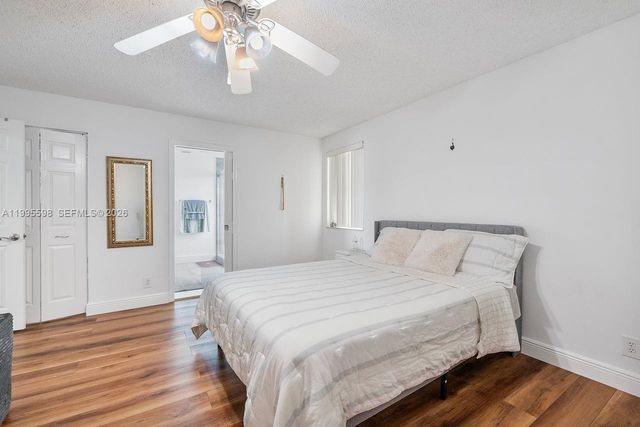 9602 NW 8th Cir, Plantation, FL 33324