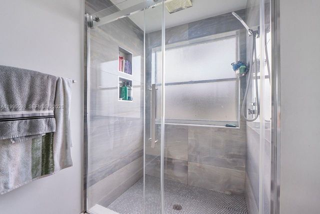 9602 NW 8th Cir, Plantation, FL 33324